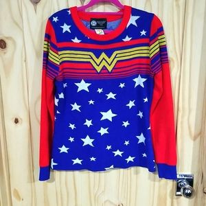 Wonder Woman sweater. M.